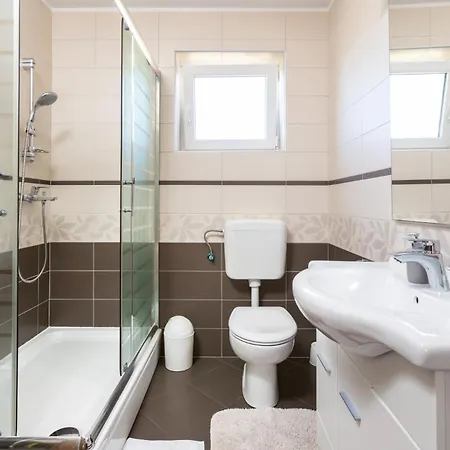 Tina - A2 First Floor - Mpolo Apartment