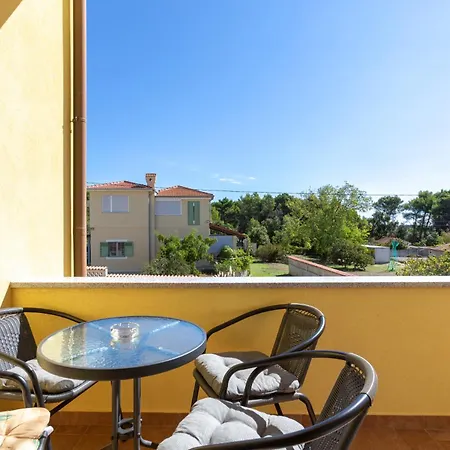 Tina - A2 First Floor - Mpolo Apartment *