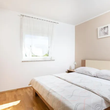 Tina - A2 First Floor - Mpolo Apartment