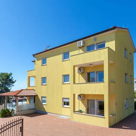 Tina - A2 First Floor - Mpolo * Medulin