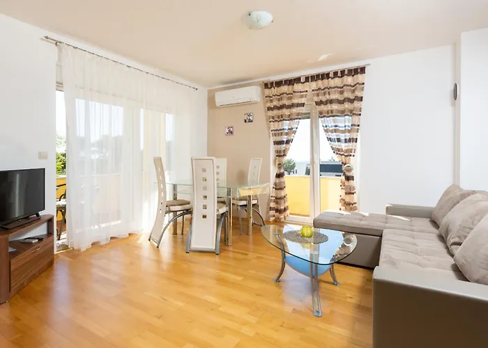 Tina - A2 First Floor - Mpolo