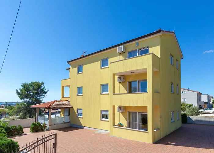 Tina - A2 First Floor - Mpolo * Medulin